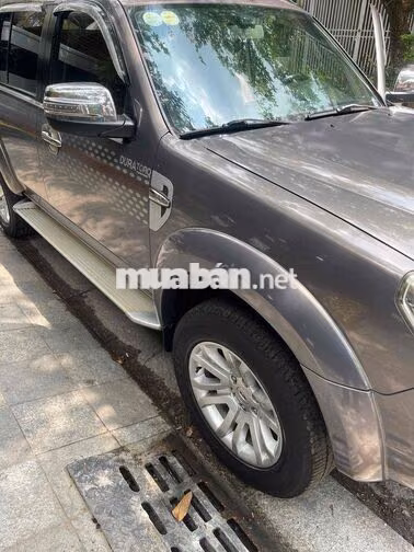 Ford Everest 7 chỗ màu Xám