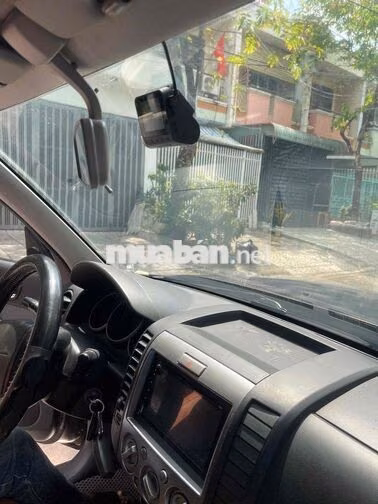 Ford Everest 7 chỗ màu Xám