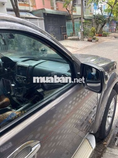 Ford Everest 7 chỗ màu Xám