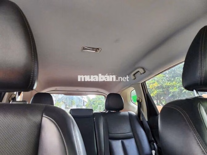 Nissan X-Trail 4x2 SL 2016 Xanh đen Tự động