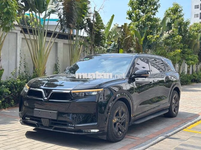 VinFast VF9 Đen 1.4 vạn
