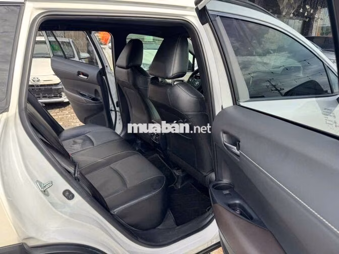 Corolla Cross 1.8V 2025 Trắng, lướt nhẹ 10.000km