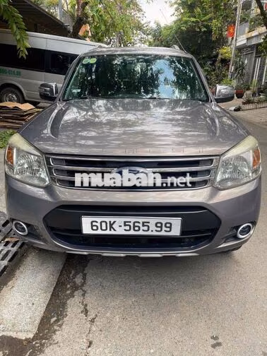 Ford Everest 7 chỗ màu Xám