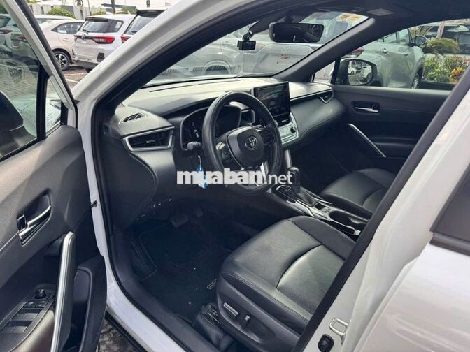 Corolla Cross 1.8V 2025 Trắng, lướt nhẹ 10.000km