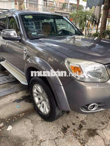 Ford Everest 7 chỗ màu Xám