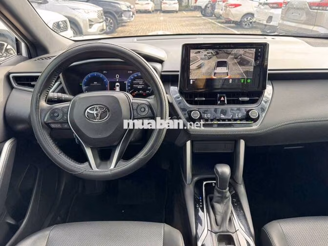 Corolla Cross 1.8V 2025 Trắng, lướt nhẹ 10.000km
