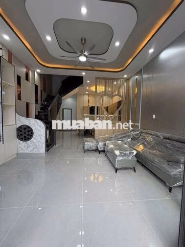NHÀ 2 TẦNG MẶT TIỀN ĐẦU KHU DÂN CƯ LONG HOÀ 