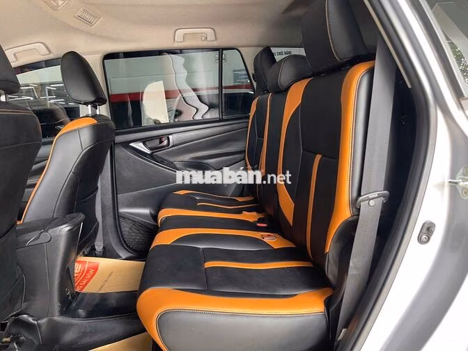 Toyota Innova 2.0E 2021 Số sàn Bạc