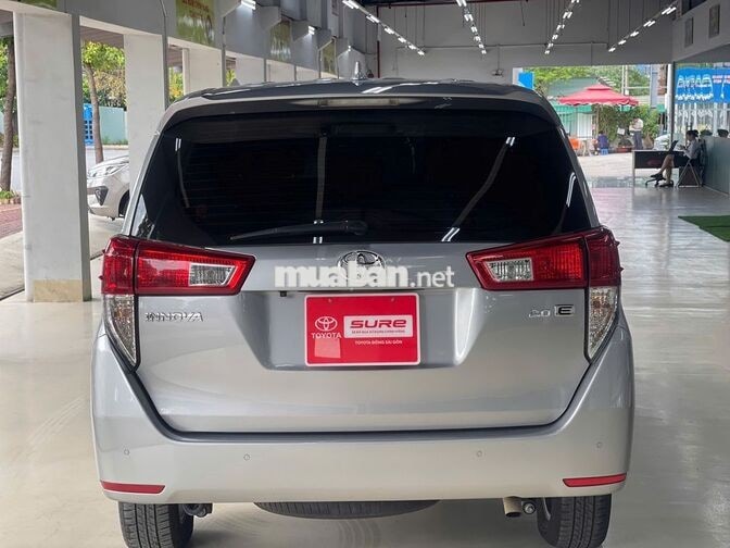 Toyota Innova 2.0E 2021 Số sàn Bạc
