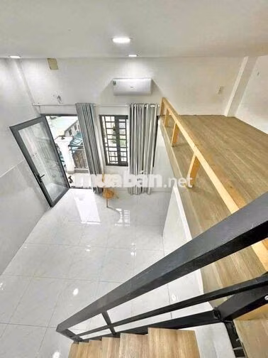 Trống sẵn căn hộ ban công 35m2 ngay Dương Quảng Hàm gần Văn Lang Cs3