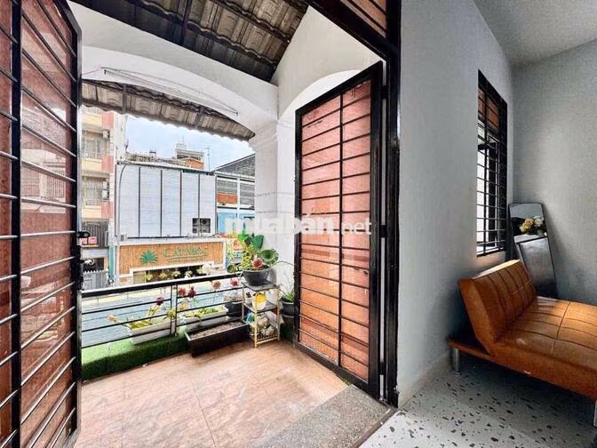 1 PHÒNG NGỦ BAN CÔNG - TÁCH BẾP FUll NỘI THẤT RỘNG 40M2 QUẬN 1