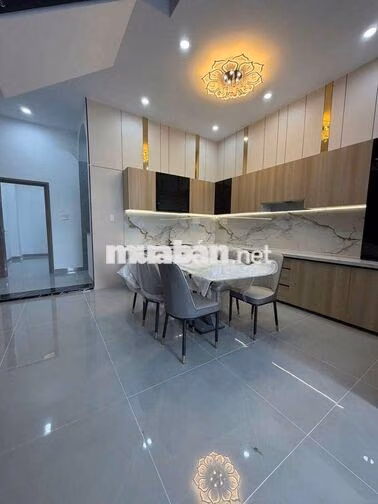 NHÀ 2 TẦNG MẶT TIỀN ĐẦU KHU DÂN CƯ LONG HOÀ 
