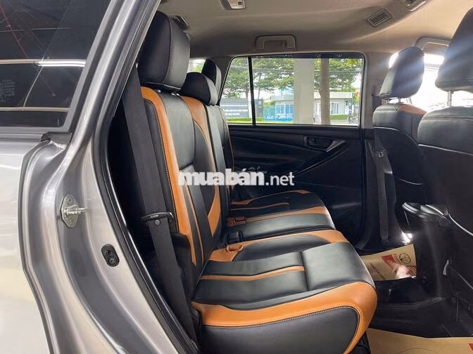 Toyota Innova 2.0E 2021 Số sàn Bạc