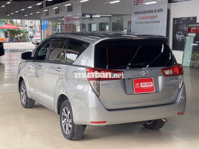 Toyota Innova 2.0E 2021 Số sàn Bạc