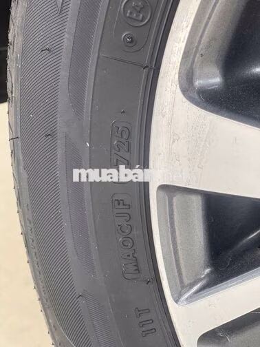 Toyota Innova 2.0E 2021 Số sàn Bạc