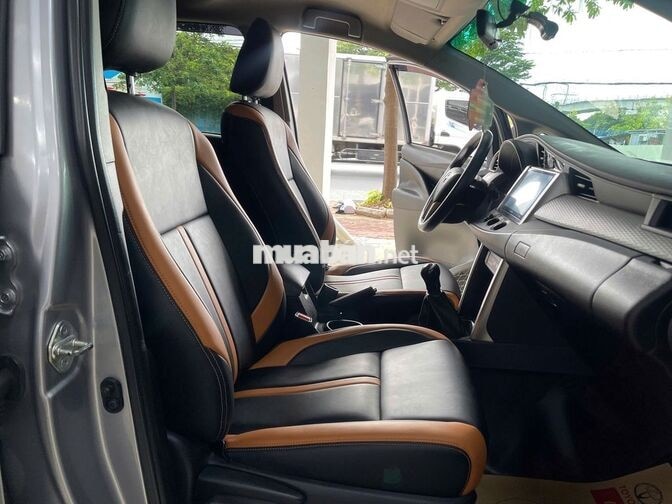 Toyota Innova 2.0E 2021 Số sàn Bạc