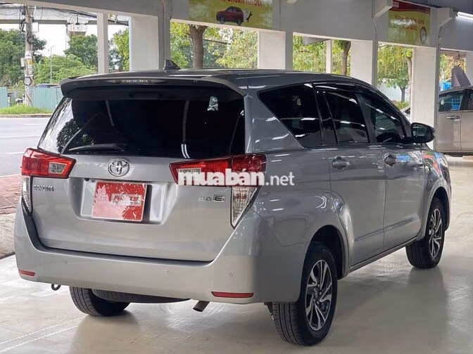Toyota Innova 2.0E 2021 Số sàn Bạc