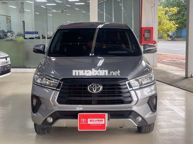 Toyota Innova 2.0E 2021 Số sàn Bạc