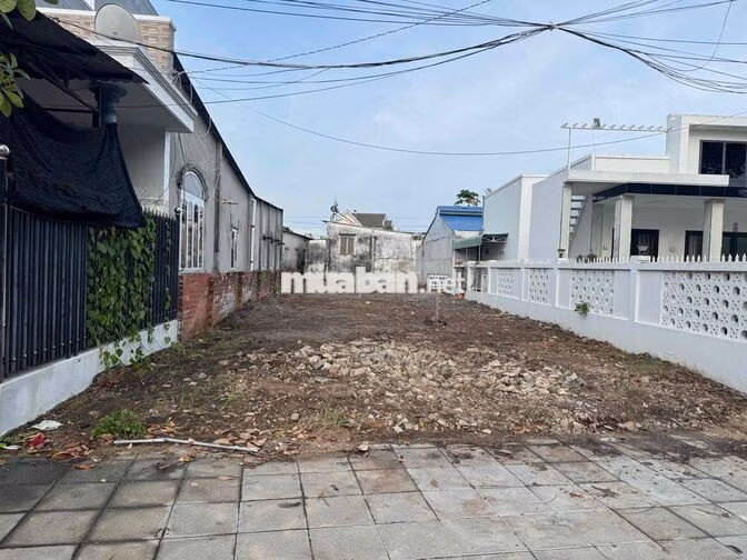 Cần bán lô đất ở ngang 8,1m mặt tiền bùi công minh