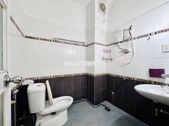 phòng full nội thất bancol Quận 3