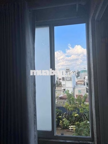 Phòng ở nhà mặt tiền + view công viên