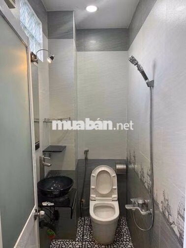 Phòng ở nhà mặt tiền + view công viên