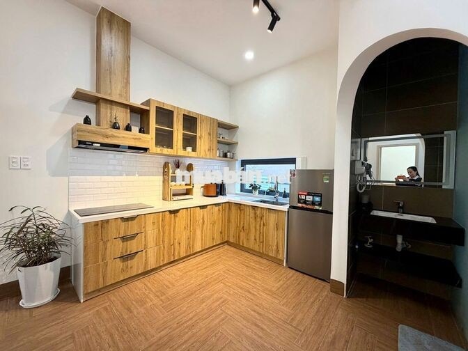 CHO THUÊ CĂN HỘ 2 PN CÓ BAN CÔNG VIEW ĐẸP FULL NỘI THẤT PHƯỜNG 6