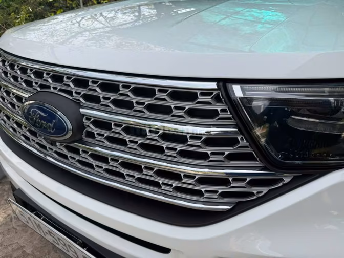 CẦN BÁN 1 XE EXPLORER MỚI TOANH ĐỜI 2023 MÀU TRẮNG