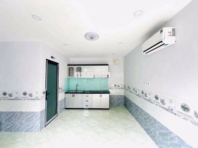 nhà xây mới đã hoàn công 5.căn đường T.15 gần ngã tư vườn lài