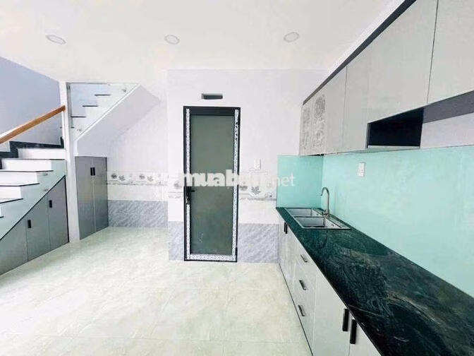 nhà xây mới đã hoàn công 5.căn đường T.15 gần ngã tư vườn lài