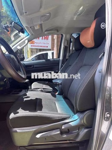 Toyota Hilux 2024 1 cầu Tự động