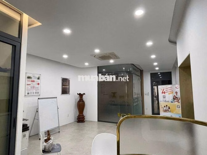 DT 7 x 18m 1 Trệt 3Lầu ( Sàn Trống Suốt )