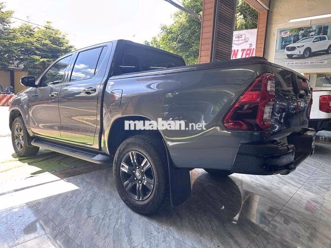 Toyota Hilux 2024 1 cầu Tự động