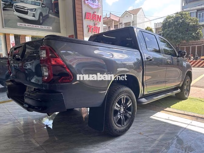 Toyota Hilux 2024 1 cầu Tự động
