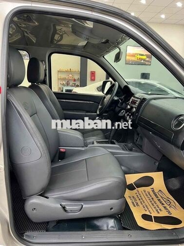 Ford Everest 2013 Tự động Bạc
