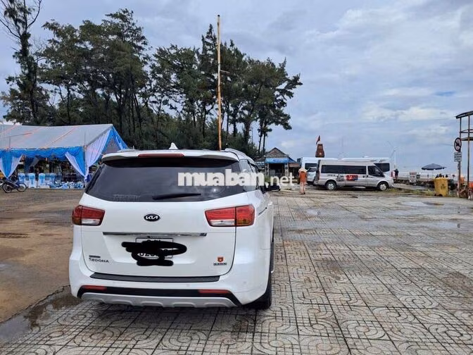 Kia Sedona 2018 Full Tự động 86000 km Trắng