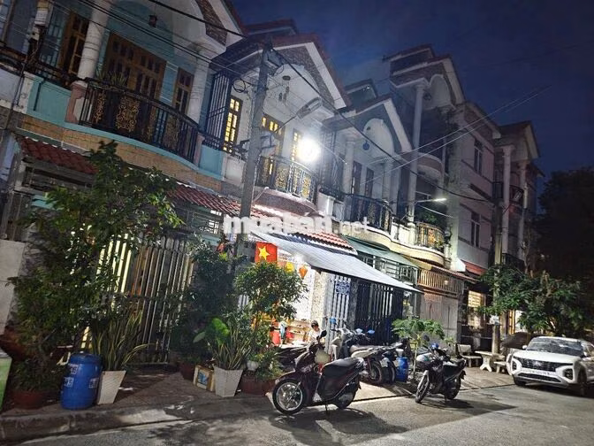 Nhà phố sổ riêng lầu trệt KDC Trần Hưng Đạo, phường Đông Hòa, Dĩ An