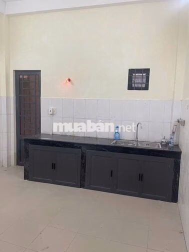 Q. Tân Bình, P.10! Nhà 3 lầu cho thuê, 4pn, 3 tollet & sân thượng