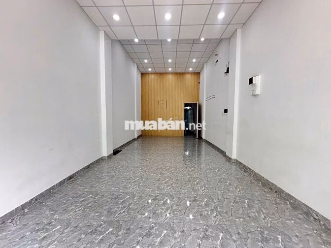 24Tr Phan Văn Trị 4x18m Trống Suốt Cho Quán Ăn Có Sân Đậu Xe 10 xe