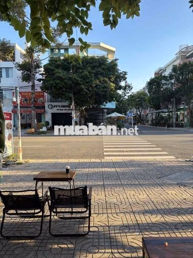 Nhân viên phục vụ ca sáng