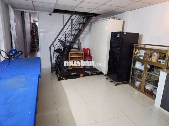 CHO THUÊ NHÀ ĐƯỜNG THOẠI NGỌC HẦU  Gẩn Uỷ ban Quận :4 x 22 M Đúc lửng