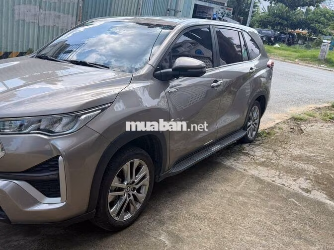 Toyota Innova Cross Hybrid 2025 Nâu 22.000 KM