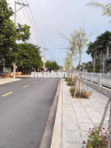 đất thổ cư 201 m2, ngang lên đến 7,5 m dài 27 m