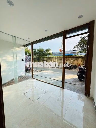 🏠 CHO THUÊ MẶT BẰNG KINH DOANH ĐẸP – 256 NGHI TÀM, TÂY HỒ