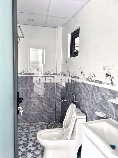 CHO THUÊ NHÀ NGUYÊN CĂN 1 PHÒNG NGỦ 1 GÁC CÓ SÂN RỘNG ĐƯỜNGTỰ PHƯỚC