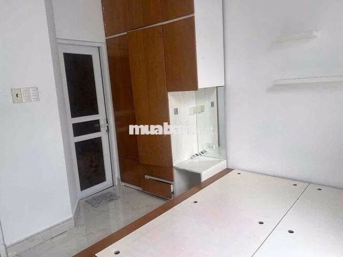 Thuê Nguyên Căn hẻm xe hơi lê văn sỹ