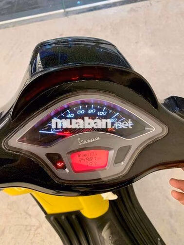 Vespa Sprint 125 ABS 2021 Vàng Đen Chính Chủ