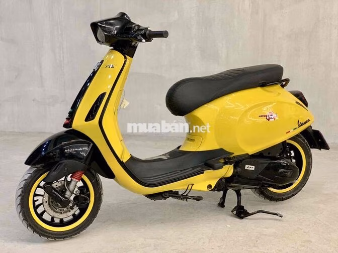 Vespa Sprint 125 ABS 2021 Vàng Đen Chính Chủ