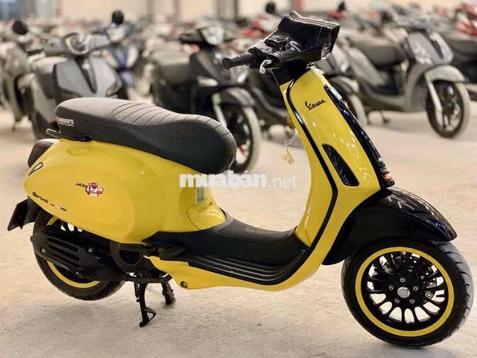 Vespa Sprint 125 ABS 2021 Vàng Đen Chính Chủ