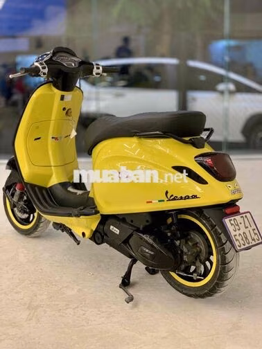 Vespa Sprint 125 ABS 2021 Vàng Đen Chính Chủ